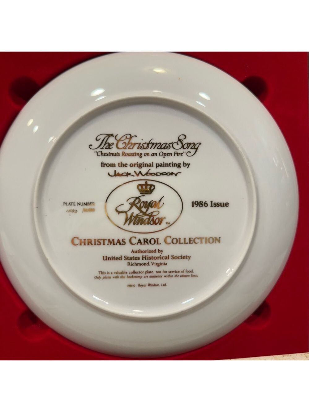 Vintage Royal Windsor Christmas Carol Plate, Chestnuts Roasting on an Open Fire - Picture 2 of 5